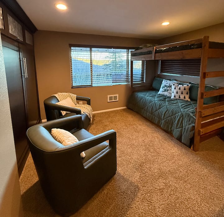 Blue Beetle Condo – Ski Studio, Walk To Lifts - Sandpoint, ID