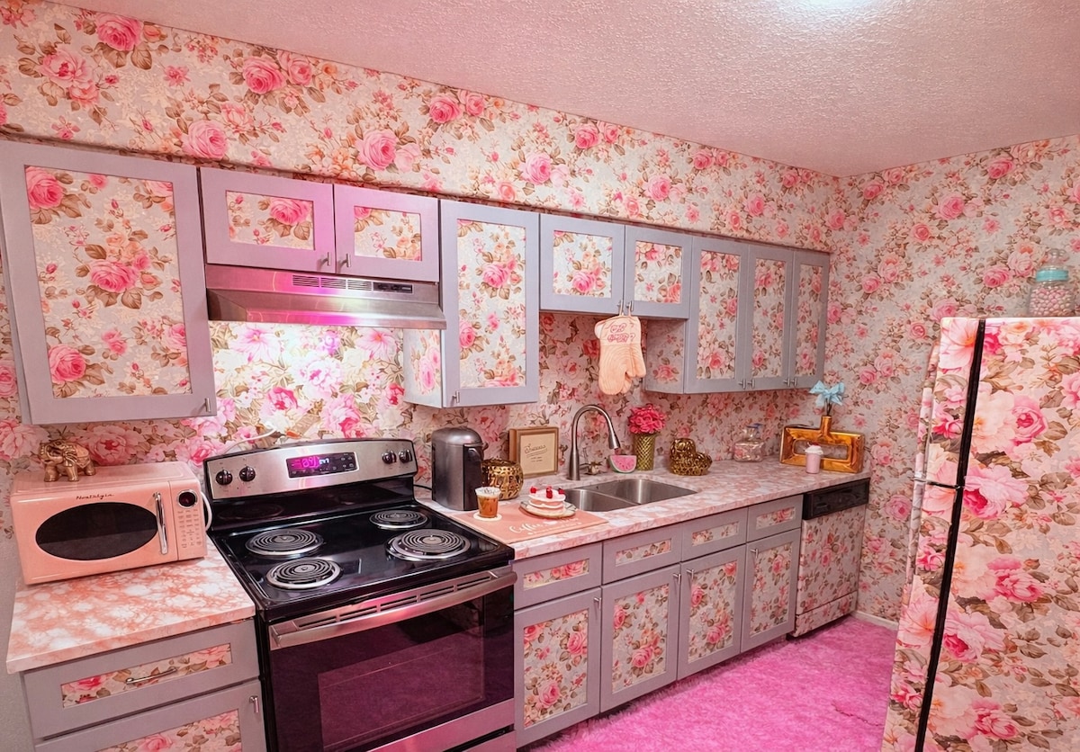 Dollpalacetx / Entire Space! - Apartments for Rent in Dallas
