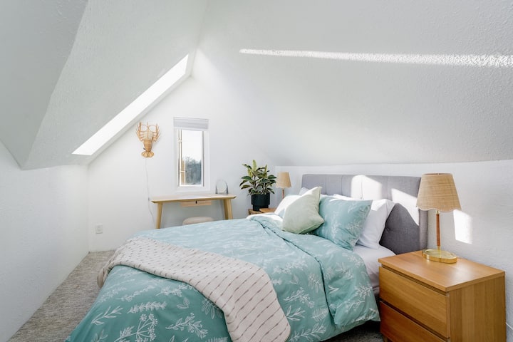 A Bright Two-bedroom Home In The Heart Of Fernwood - Victoria