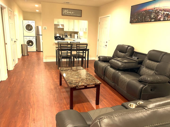 2-bdrm Entire Home Walkable To Ucd Med Ctr - Sacramento, CA