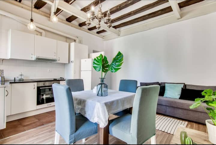 Sunny Home | Ac | Wifi | Central | Safe & Quiet - 