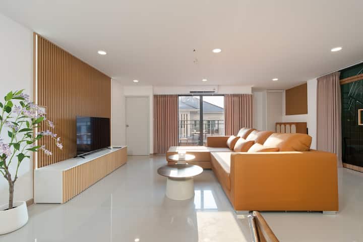 Capitel Sathorn 3br • Elevator & Rooftop Hot Tub - Bangkok