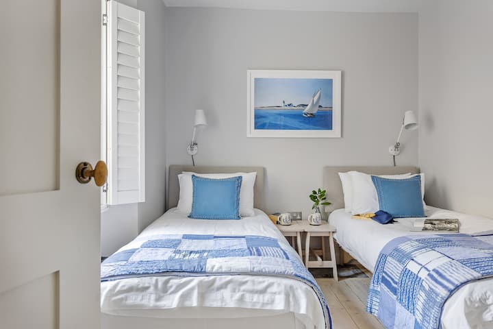 სურვილისამებრ, შესაძლებელია ორადგილიანი საწოლის მოწყობა