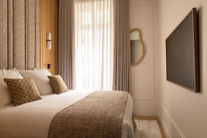 Luxurious A/C flat – 3CH/3SDB – Arc de Triomphe