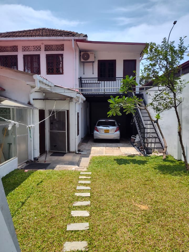 Villa 611 | 2br | Air Conditioned | Prime Location - Colombo