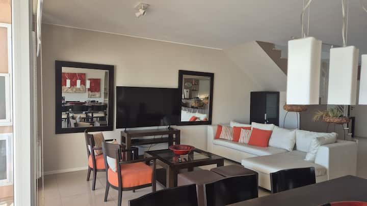 Excelente Casa, Salida Al Lago, 3 Dorm. Vigilancia - Villa Carlos Paz