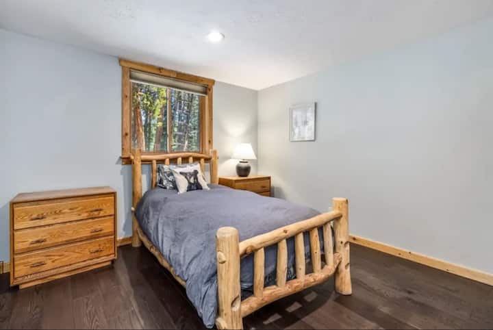 This is a non-conrfroming bedroom we have to list as a living room. However, it is a room with a door and current picture is out of date, there is a King bad in this room