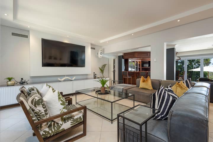 Magnificent Family Home In Upmarket Durban North - Durban