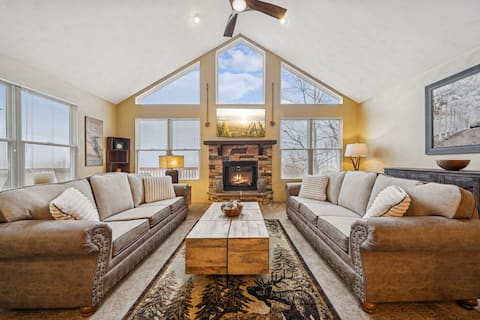Hidden Valley, Sleeps 20+, 7BR, Free Shuttle, Pool