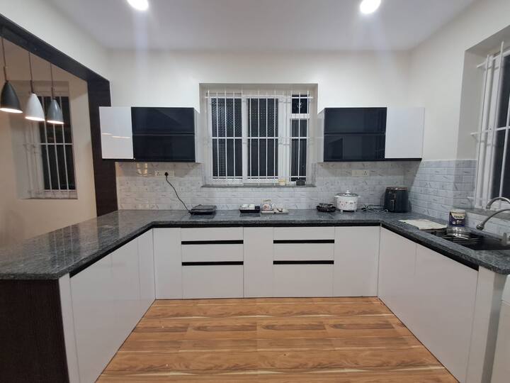 Full kitchen image 1