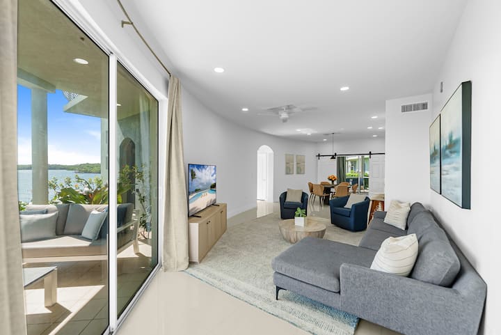 Panoramic Views - Luxury Ocean Front Family Escape - Cayman Islands