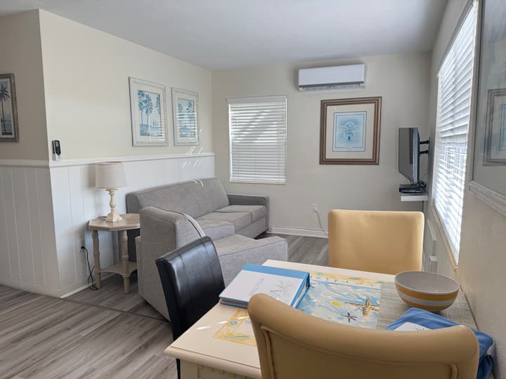 Coastal 1 Bedroom • Walk To Beach & Downtown - 威尼斯