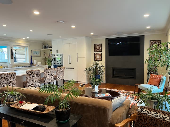 Burnaby–coquitlam Retreat W/ Pool, Near Skytrain - Coquitlam