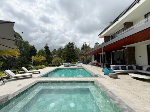 Modern property in Llanogrande with pool and jacuzzi