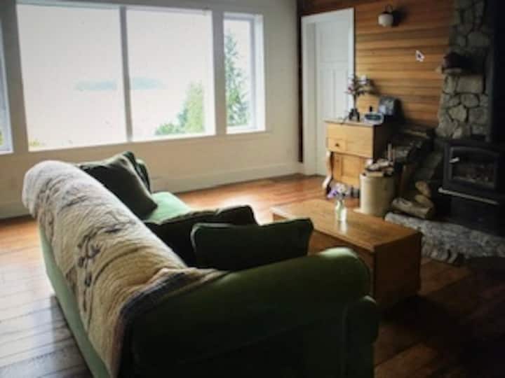 Luxurious Waterfront Retreat With Private Beach - Salt Spring Island