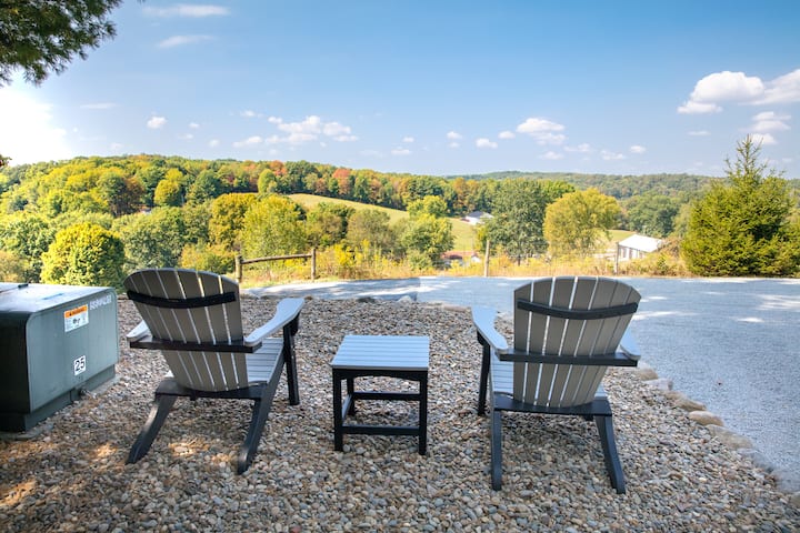 House On The Hill with Hot Tub - Cabins for Rent in Navarre, Ohio