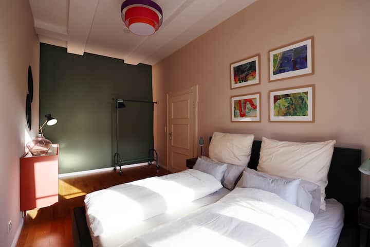 Schlafzimmer 1