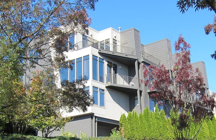 Luxury Furnished Townhome With Mt Hood Views - Portland, OR