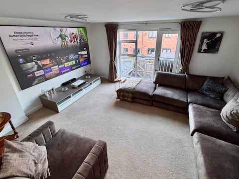 Townhouse in Great Location, Sleeps 6 + Parking