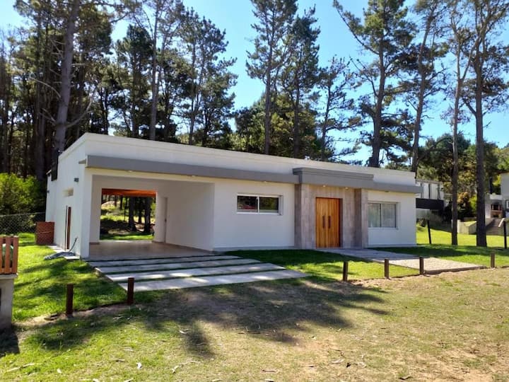 Casa Equipada Familiar: 8 Personas Cómodas - Pinamar