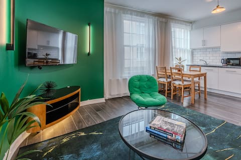 Top Airbnb: Boutique Retreat | Norwich Lanes | Central in Old Catton