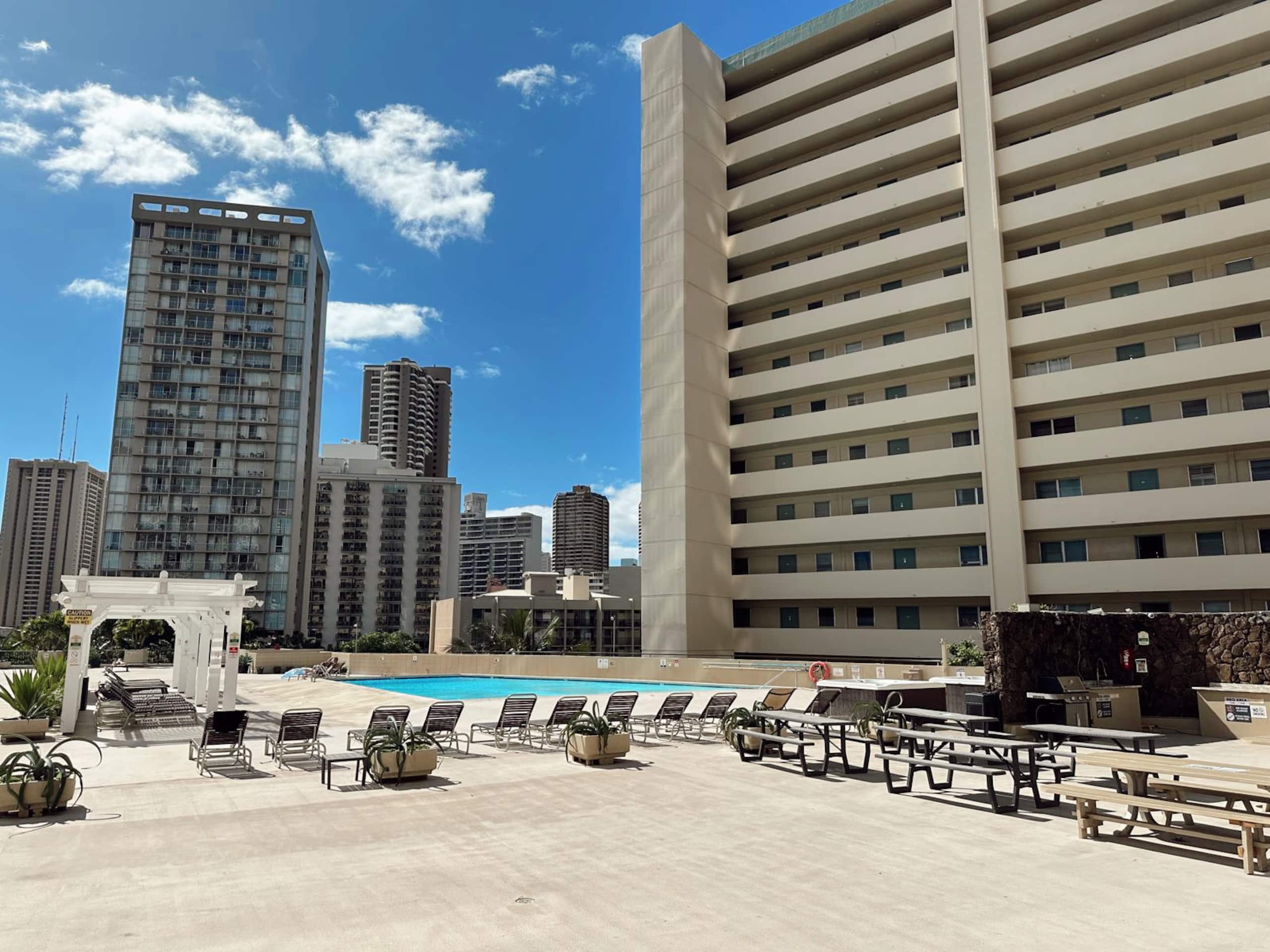 Paradise Beachwalk Studio in Waikiki - Image 9