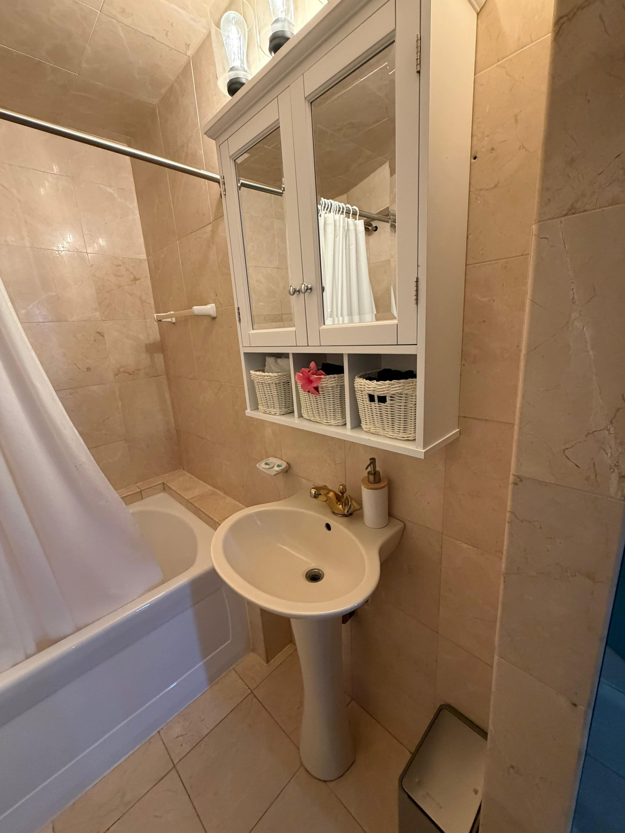 Paradise Beachwalk Studio in Waikiki - Image 6