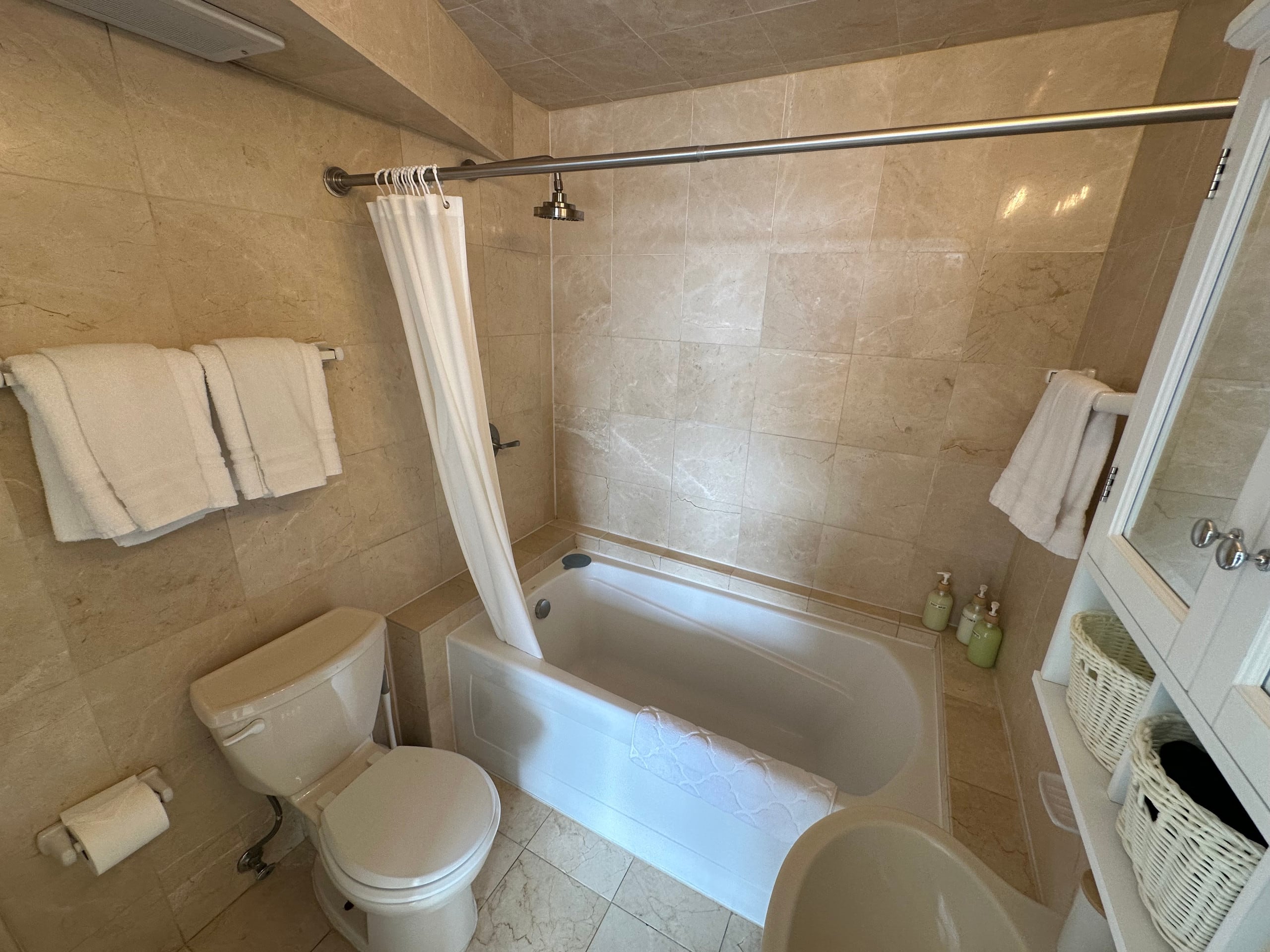 Paradise Beachwalk Studio in Waikiki - Image 2