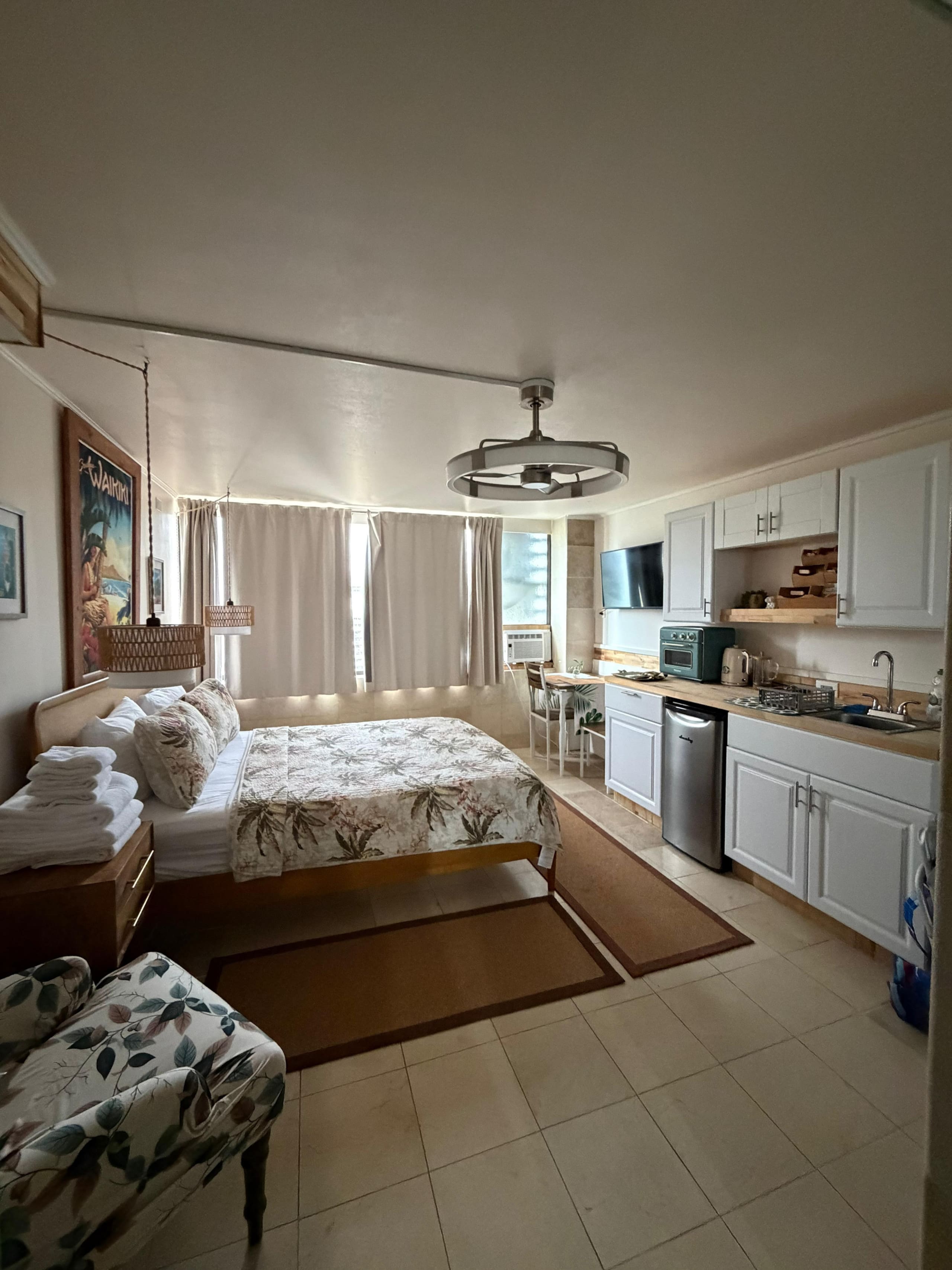 Paradise Beachwalk Studio in Waikiki - Image 12