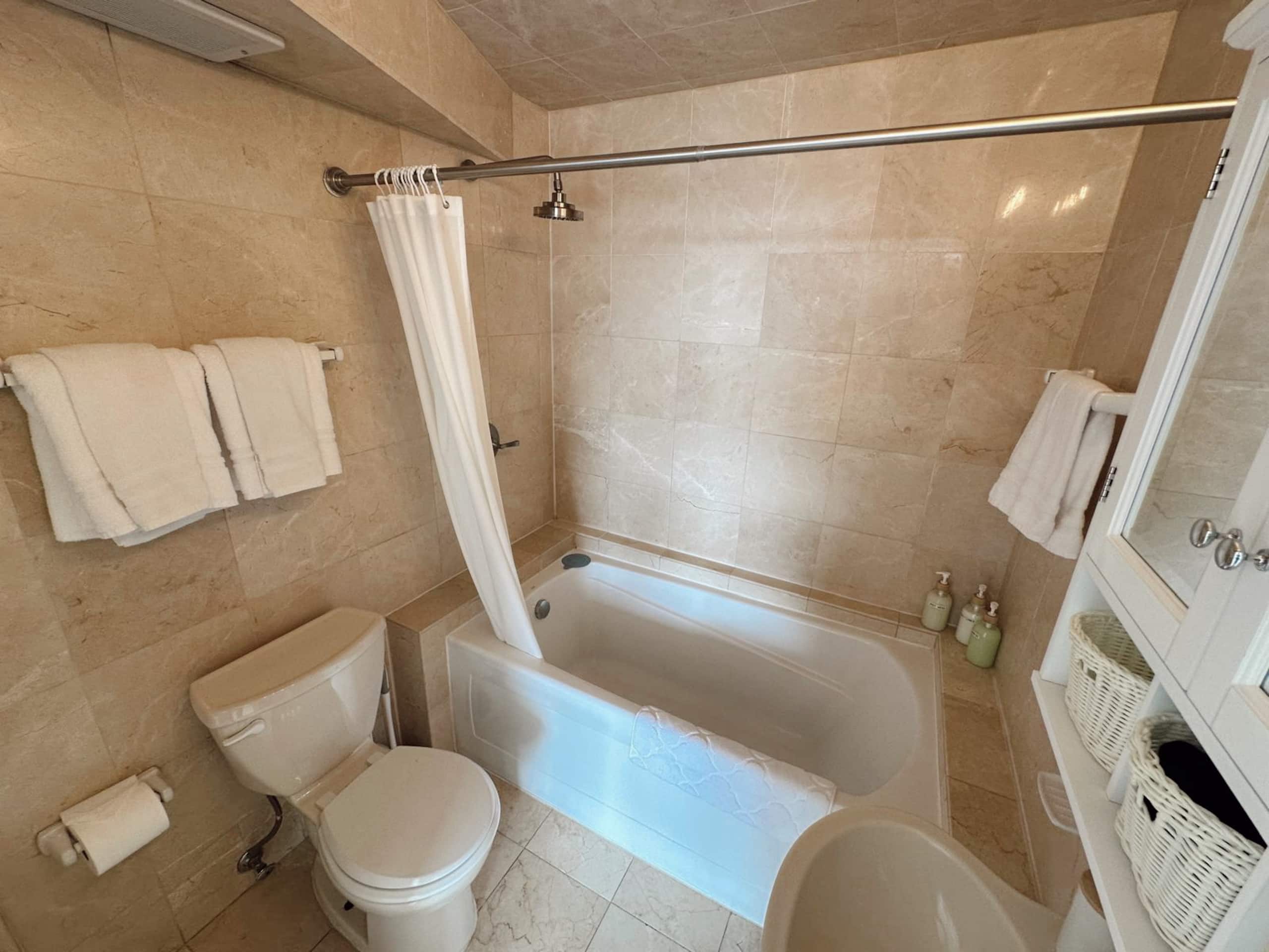 Paradise Beachwalk Studio in Waikiki - Image 5
