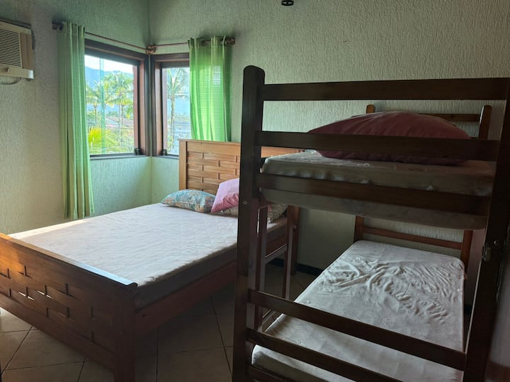 Quarto Suite , vista para Frt (Av.Itapua e Rua Bromélia)