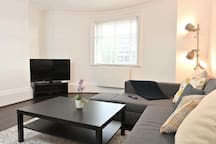 Large Modern Apartment | Free Secure Parking