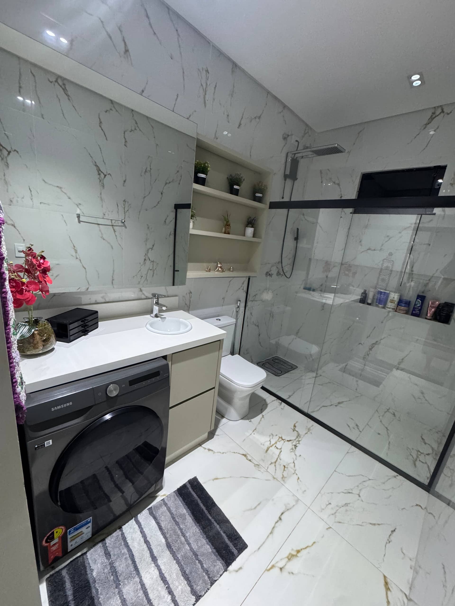 Accommodation for up to 13 people, 5 bedrooms