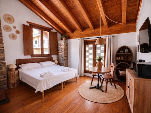 Successful Airbnb property: Ca' Bastiàn - The Hayloft Suite in Sondrio
