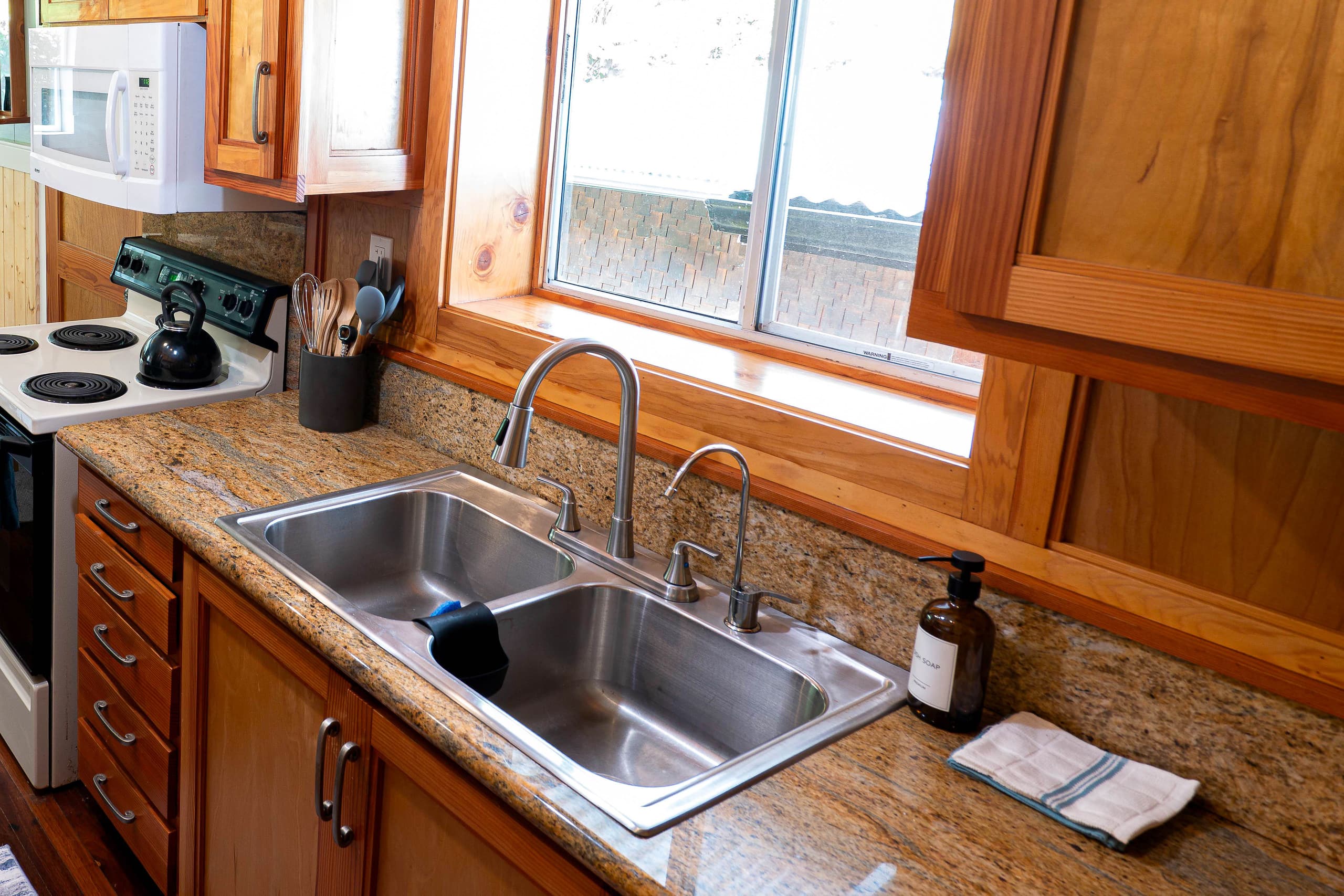 Home in Volcano · ★4.98 · 2 bedrooms · 4 beds · 1 private bath - Image 7