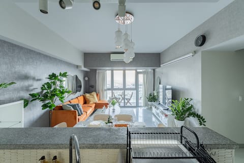 Spacious 3BR Uptown BGC | Pool & Parking