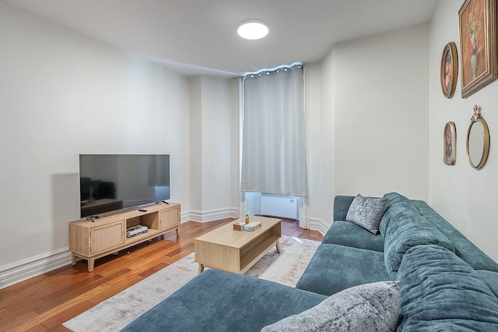 Elegant 3br | High Ceilings & Vintage Charm - Montréal, QC
