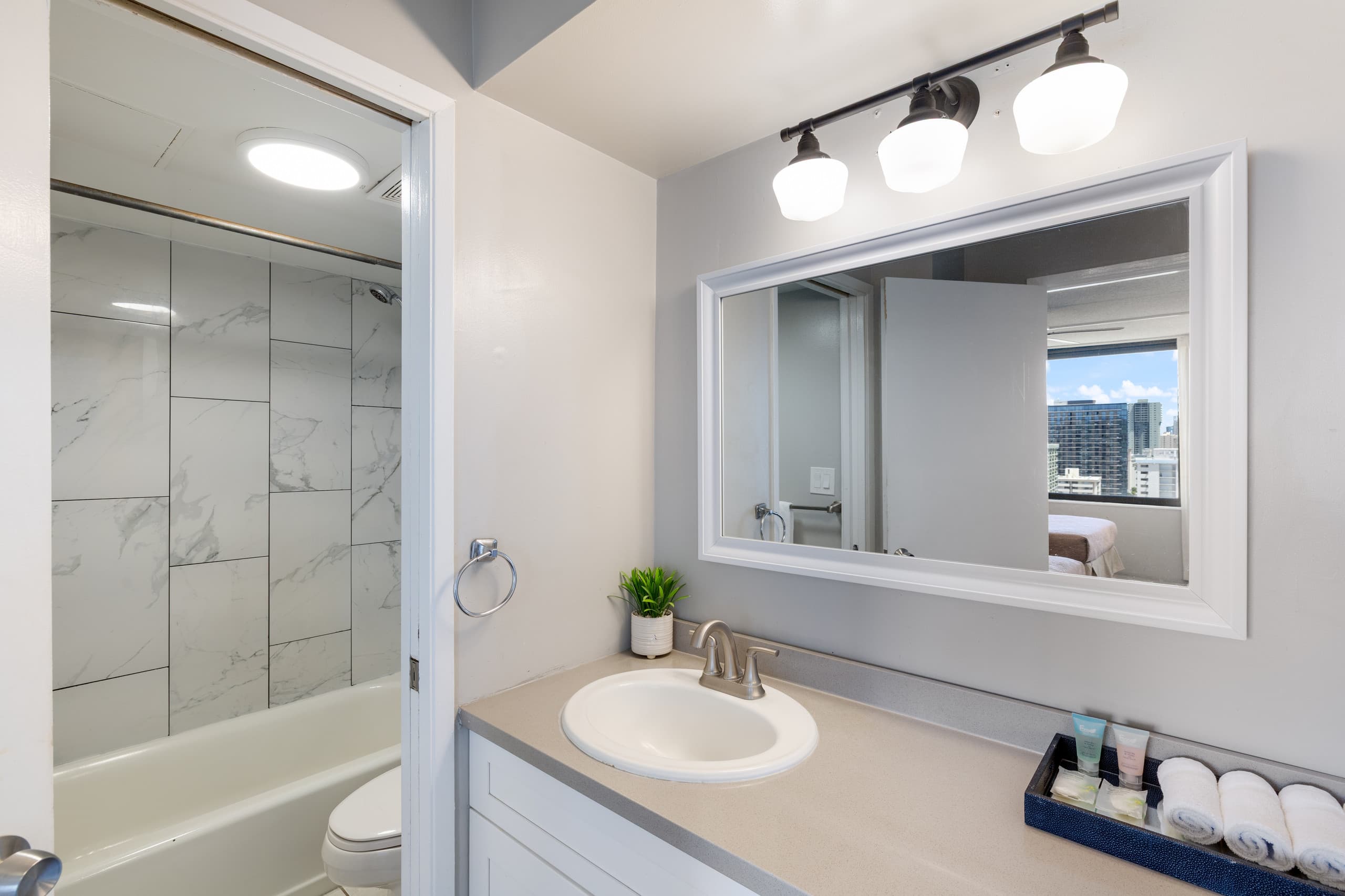 Hotel in Honolulu · ★4.75 · 1 bedroom · 3 beds · 1 private bath - Image 15