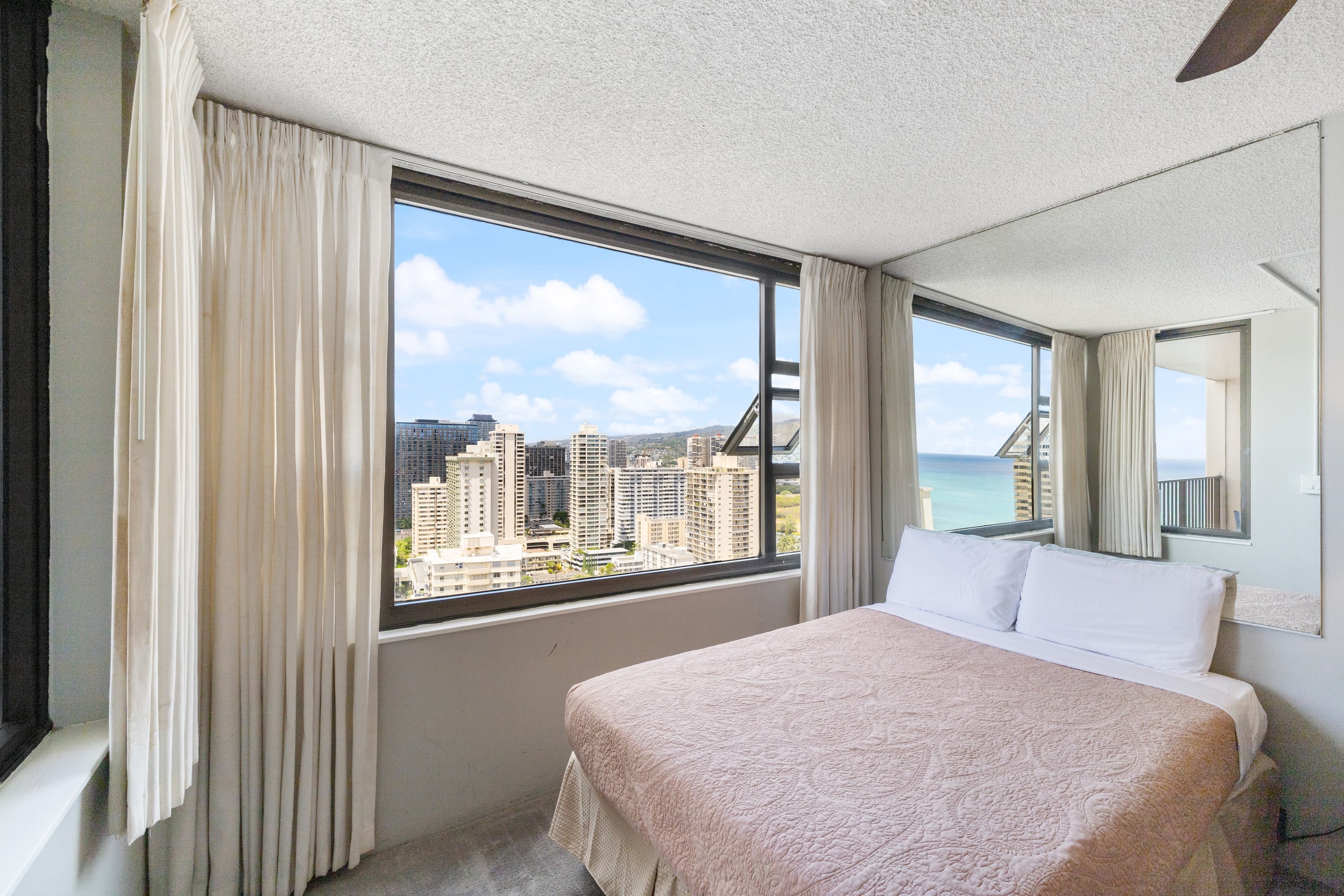Hotel in Honolulu · ★4.75 · 1 bedroom · 3 beds · 1 private bath - Image 12