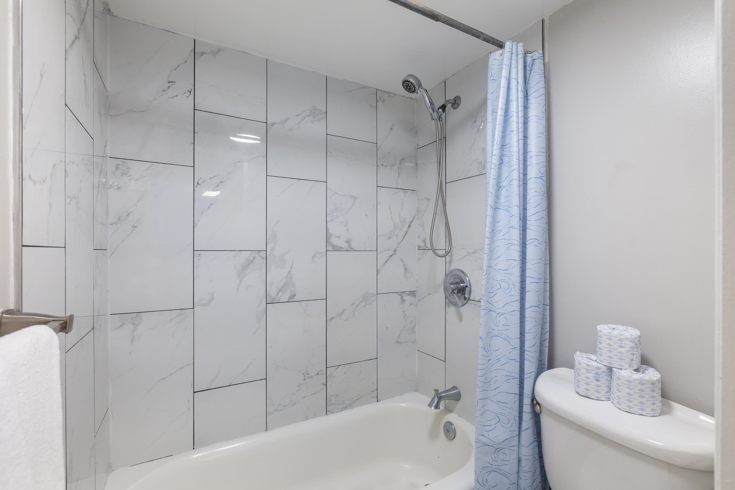 Hotel in Honolulu · ★4.75 · 1 bedroom · 3 beds · 1 private bath - Image 16