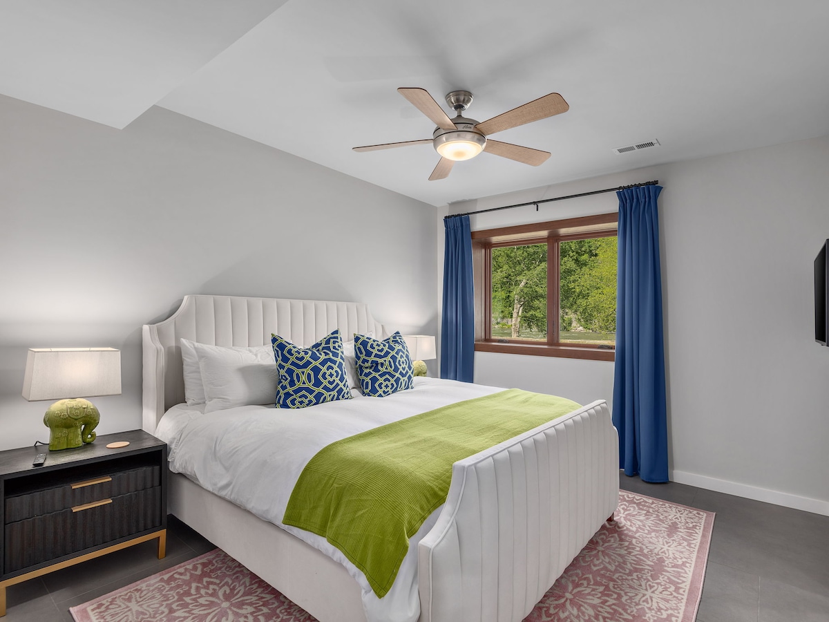 Dormitorio tamaño king en el primer piso con excelentes vistas al río