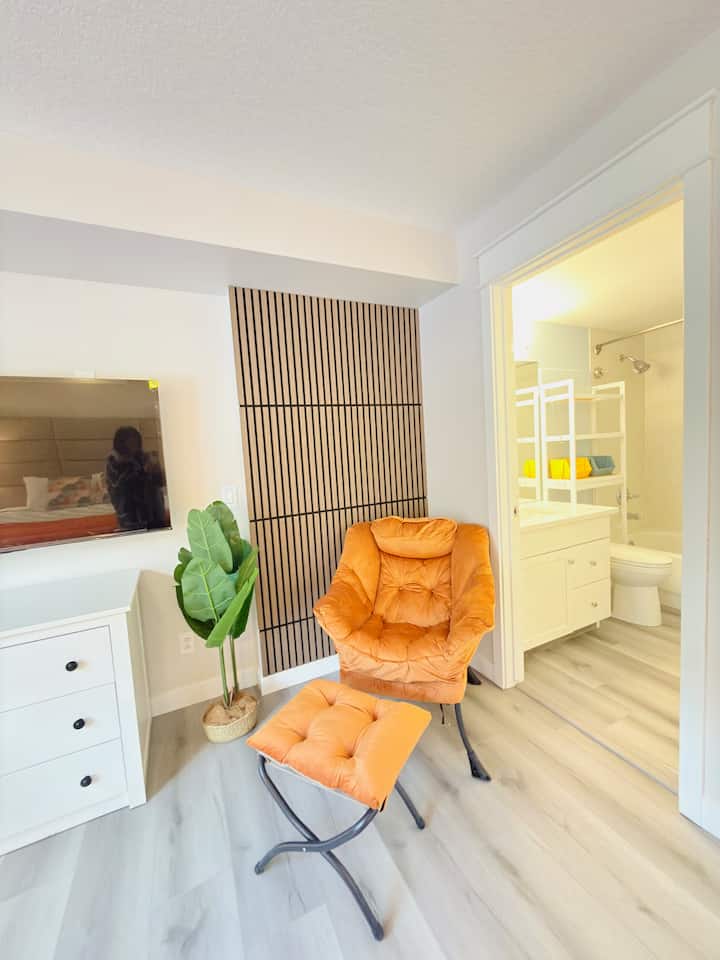New! Modern Studio • King Bed • Ac • Kitchenette - Canada
