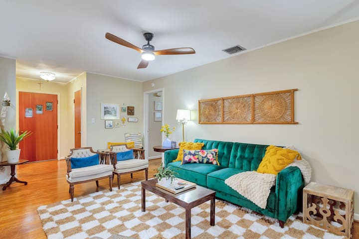 Lafayette's Chic & Relaxing Getaway - Lafayette, LA