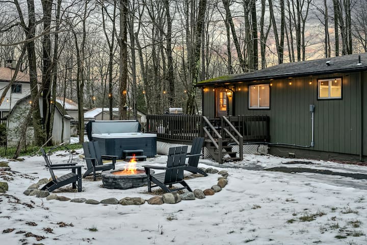 Sutton Sage Cabin w/ Hot Tub, Fire Pit, Fireplace