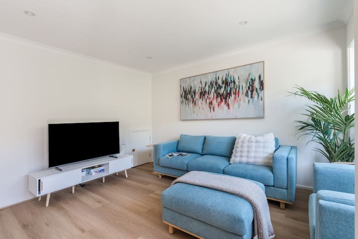 Foreshore Escape—beachside Comfort Near Dining - Safety Beach