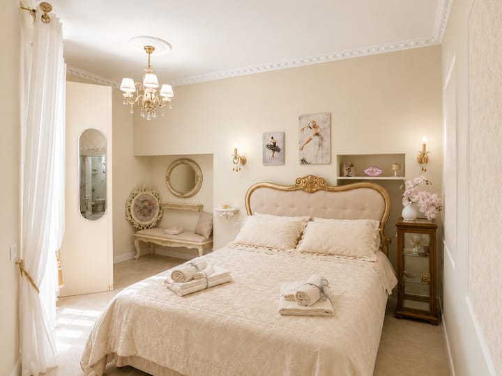 French Suite • 4 Guests • Plebiscite Square - Naples