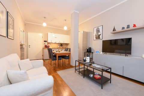 Annuncio Airbnb popolare: Cozy two-room apartment with garage in the center of Desenzano a Desenzano Del Garda