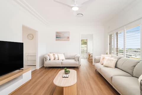 Top performing Airbnb: The Dalton Escape -Large Parking/Wifi/AC/Bay views in Nelson Bay