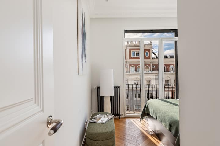 Bedroom 2 / Dormitorio 2 / Chambre 2