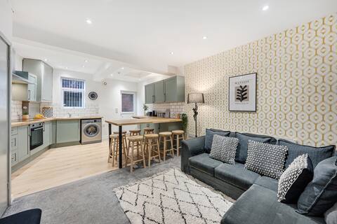 Popular Airbnb listing: Earle House | Spacious 5 Bedroom | Sleeps 13 in Picton